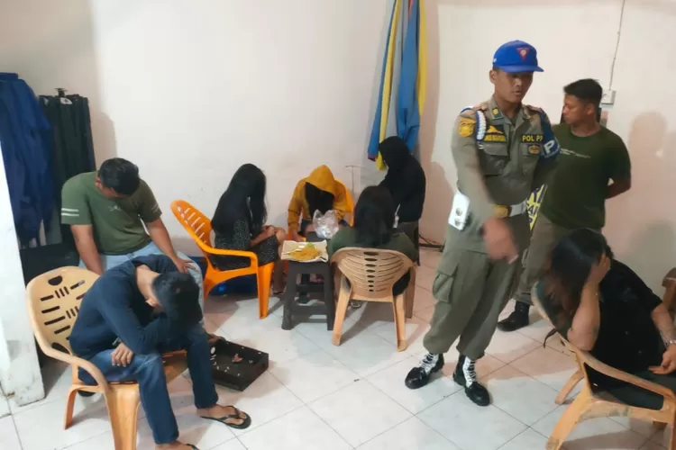 Razia Pelanggaran Perda, Satpol PP Padang Amankan 6 Wanita dan 4 Pria dari Tempat Karaoke (IST)