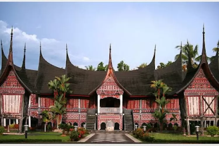 Ilustrasi Rumah Gadang (gema-budaya.blogspot.com)