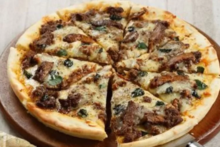 Pizza Rendang perpaduan dua rasa dan budaya yang epik (pinterest)