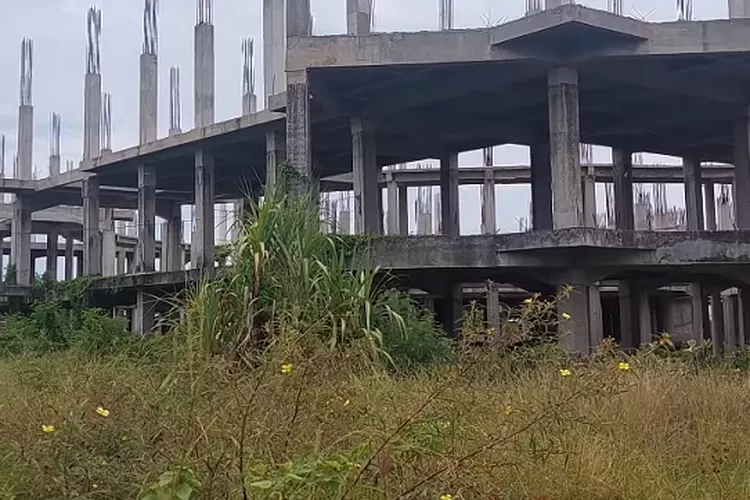 Proyek mangkrak DPRK Bireuen, Aceh (Tangkapan layar YouTube Serambinews)