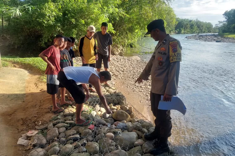 Warga Kampung Penadah Pesisir Selatan Digegerkan dengan Penemuan Bayi Perempuan di Pinggir Sungai (IST)