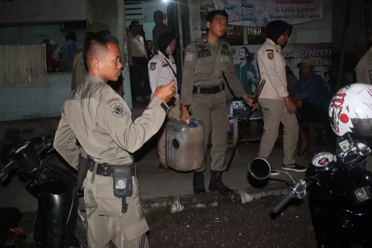 Tanggapi Keresahan Masyarakat, Satpol PP Padang  Razia Warkop yang Diduga Jual Tuak (IST)
