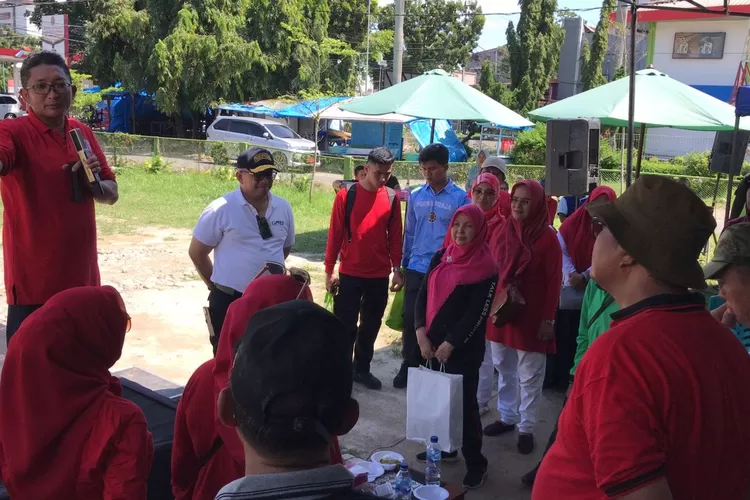  Walikota Padang Hendri Septa tinjau kegiatan Padang Bergoro.(Prokopim)