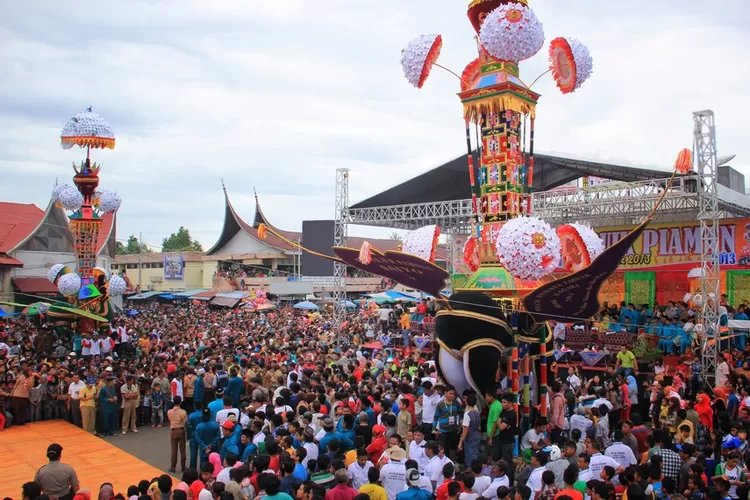 Potret Tradisi Tabuik (indonesiakaya.com)