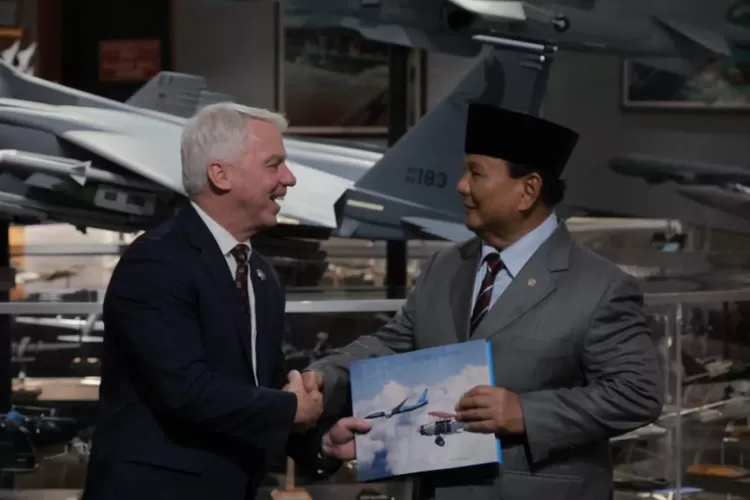 Menhan Prabowo saksikan penandatanganan MoU 24 unit F-15 EX. (Instagram @prabowo)