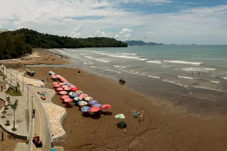 Ballad Beach Aie Manih (Padang.go.id)