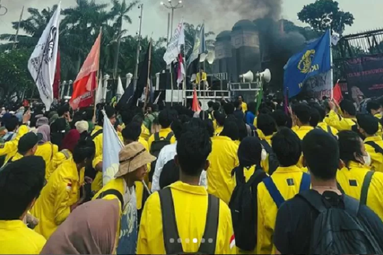 Aksi unjuk rasa mahasiswa UI (Instagram @melkisedekhuang)
