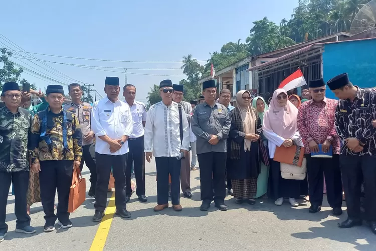 Bupati Pesisir Selatan Drs.Rusma Yul Anwar,M.Pd menghadiri Lomba Penilaian Kerapatan Adat Nagari (KAN) Tingkat Provinsi Sumatera Barat, Rabu (23/08) (Kominfo Pesisir Selatan)