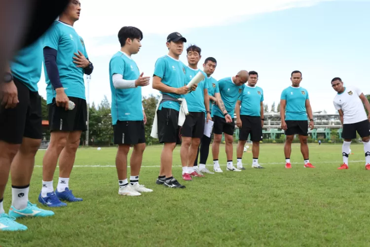 Pelatih kepala tim, Shin Tae-yong sedang melatih tim U-23 Indonesia dalam ajang Piala AFF U-23 tahun 2023 (PSSI)