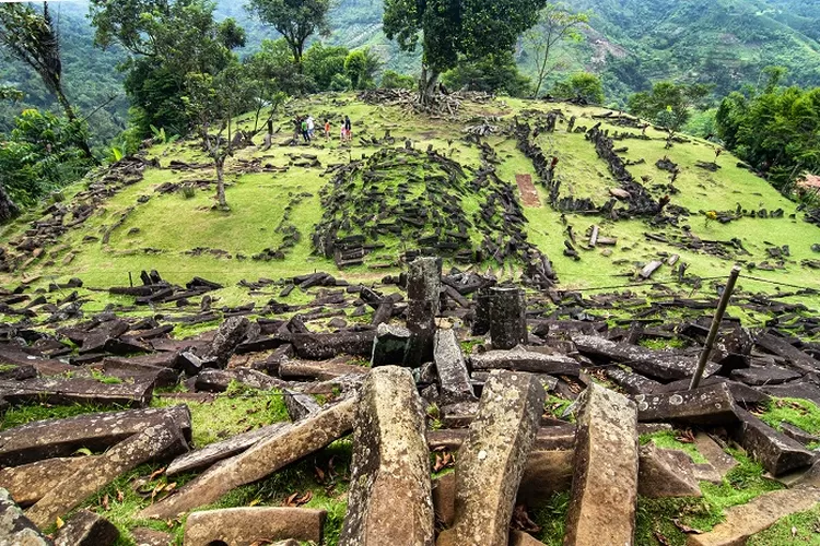 Situs Megalitikum Gunung Padang Cianjur (Wikipedia)