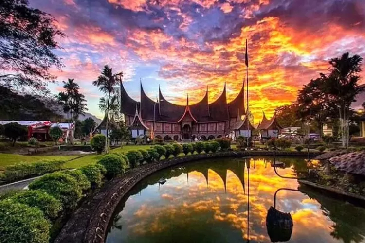 Mengenal Arsitektur Minangkabau, Jadi Proyek Tradisional yang Melegenda di Sumatera Barat (Twitter.com/@Minangkabauku)