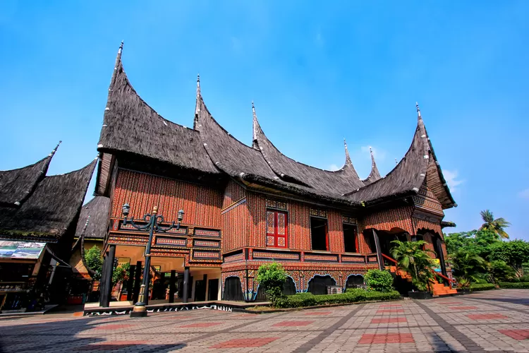 Ilustrasi rumah adat Minangkabau, Rumah Gadang yang diklaim warisan budaya Malaysia (Dok: Bramblefurniture)