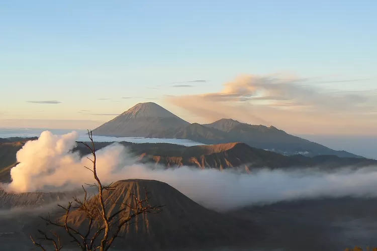 Gunung Bromo, salah satu cagar biosfer yang diakui UNESCO.  (PIXABAY/Marinoman )