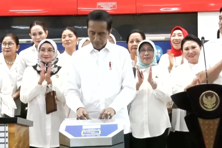 Presiden Jokowi meresmikan moda transportasi Light Rail Transit atau LRT Jabodebek. (Tangkapan Layar YouTube Sekretariat Presiden)
