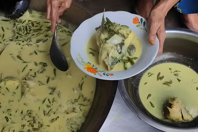 Gulai ikan gariang, kuliner unik dan langka Padang Pariaman (Youtube Herlina Basri)
