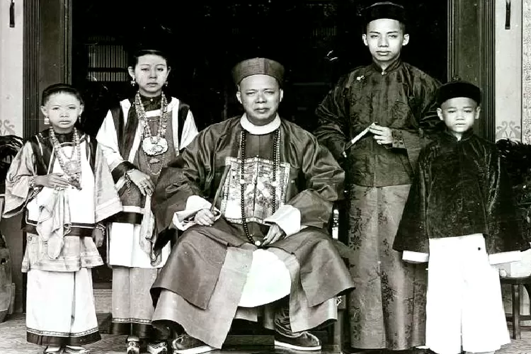 Pengusaha Tionghoa, Tjong A Fie (tengah) (Dok: Akhirmh)