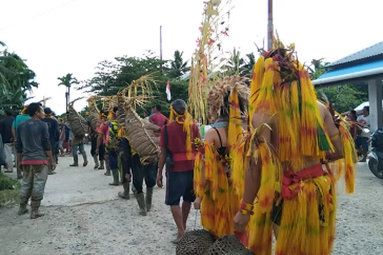 Tradisi Pakandei di desa Srilanggai Kecamatan Siberut Utara. (Dok mentawaikab)
