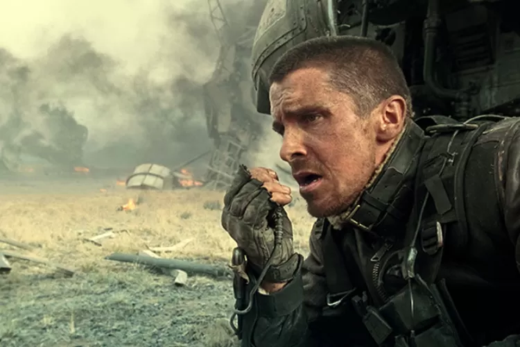 Aksi Seru Christian Bale dan Sam Worthington Menghadapi Robot Skynet dalam Film Terminator Salvation. (Jaredmobarak.com)