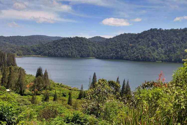 Kesunyian di Danau Lau Kawar di kawasan Gunung Sinabung (nativeindonesia.com)