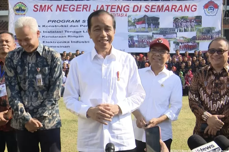 Respons Jokowi dan Ganjar ketika ditanya kapan Pj Gubernur Jawa Tengah ditentukan. (YouTube Sekretariat Presiden)
