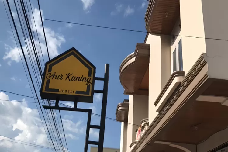 Aur Kuning Hostel, penginapan murah Bukittinggi (Youtube Qoriatul Mutamainnah Tiara)