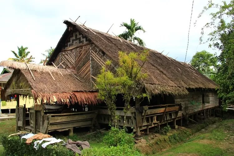 Rumah adat Uma Arleus Sakukuret, Siberut. (dok. Kemendikbud)
