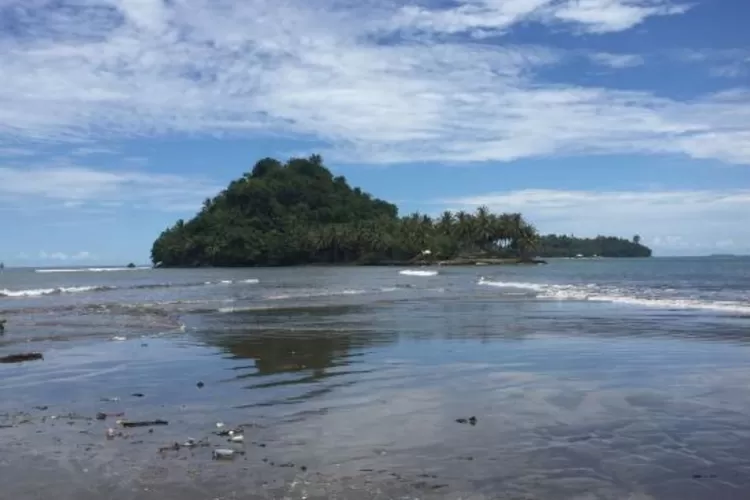 Potret Pulau Pisang Kecil (tripadvisor)