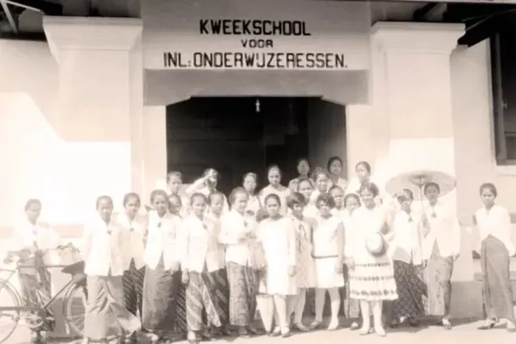 Suasana di Kweekschool Fort de Kock.  (dok. lenterakecil.com)