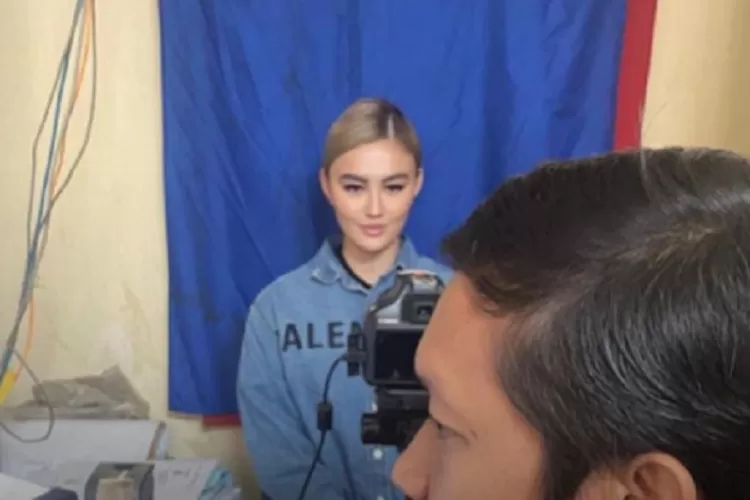 Agnez Mo urus KTP di kelurahan Jakbar (Instagram @kotajakartabarat)