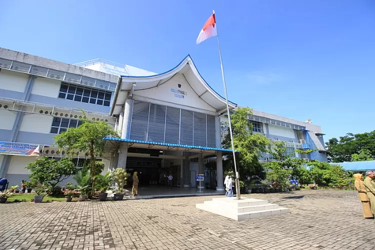 Ranking Top 10 SMA Terbaik di Sumatera Barat Versi LTMPT, Sekolah Impianmu Sudah Masuk Daftar ini?&nbsp; (id.wikipedia.org)