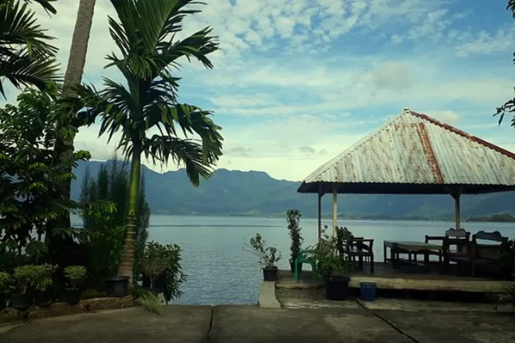 Menikmati keindahan Danau Maninjau di Sumatera Barat. (Agoda/IIse)