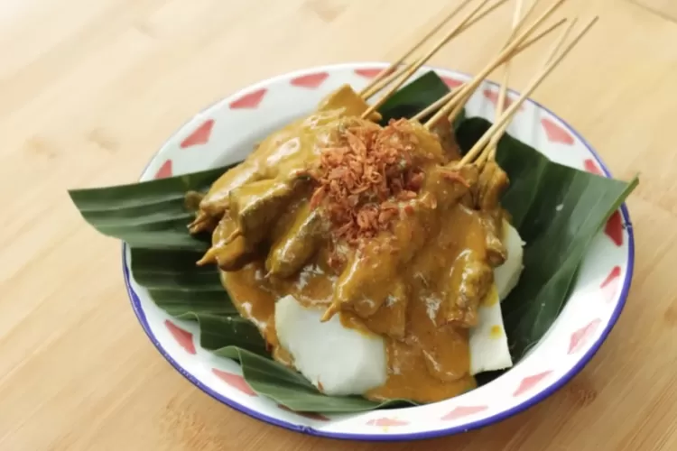 Makanan khas Sumatera Barat Anti Mainstream. (Tangkapan Layar YouTube Devina Hermawan)