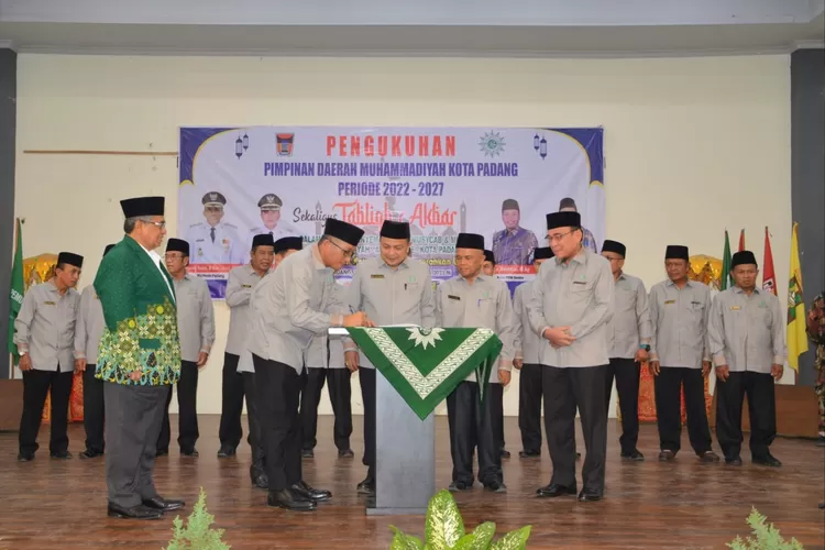 Wako Hendri Septa pada pengukuhan PDM Kota Padang Periode 2022-2027. (Prokopim)