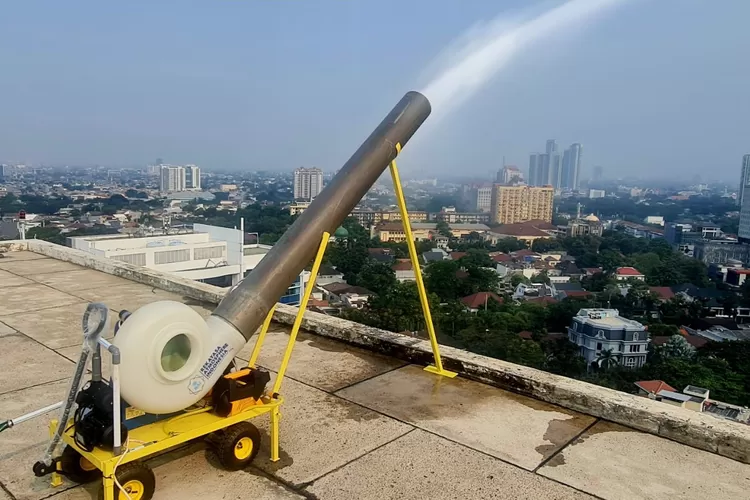 Kantor Pusat PLN Pakai Mist Generator Buatan BRIN Tekan Polusi Udara Jakarta (Humas PLN)