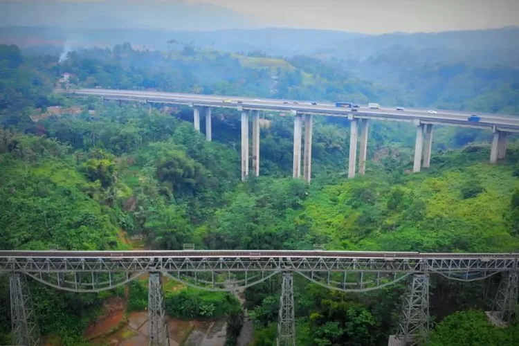 Sebelum Padang-Pekanbaru dan Cisumdawu, Jalan Tol Ini Bergelar Terindah di Indonesia: Alam Elok tapi Angker / YouTube