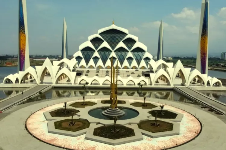 Masjid Raya Al Jabbar yang diresmikan oleh Ridwan Kamil. (Dok uinsgd)