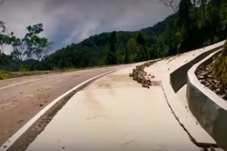 Dibalik Mewahnya Tol Sumatera Bernilai Triliunan, Ada Jalan Tembus Solok Sumbar Terbengkalai karena Kurang Anggaran. (Pandawa Bukit Aneh)