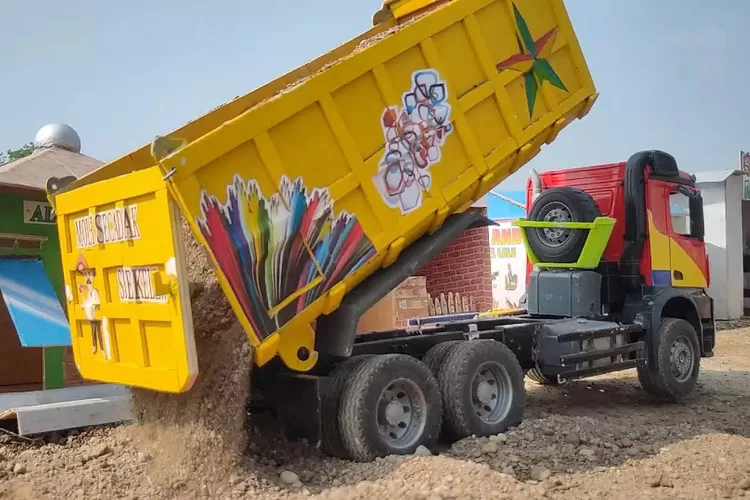 Ilustrasi truk pengangkut pasir (YouTube: Mobil Truck)