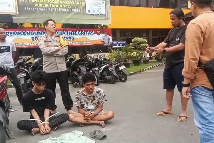 Tim Klewang Polresta Padang Ringkus 2 Pelaku Pencurian HP di Parkiran Toko Sepatu. (Jefrimon/Harianhaluan.com)