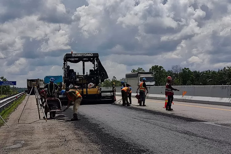 Ilustrasi proses pembangunan jalan tol di Provinsi Riau (Dok: Hutama Karya) 