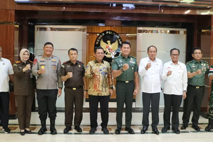 Gubernur Kepualauan Riau Ansar Ahmad hadiri rapat koordinasi dengan Kemenko Polhukam di Jakarta bahas Pulau Rempang. (Dok Pemprov Kepulauan Riau)
