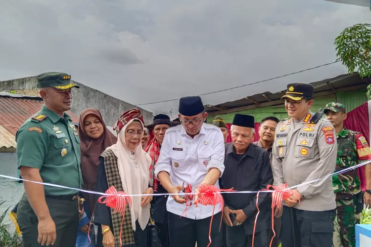 Walikota Padang Hendri Septa meresmikan Kampung Bebas Narkoba. (Jefrimon/Harianhaluan.com)