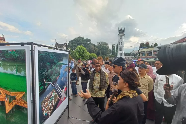 Pameran foto terbesar di Sumatera Barat telah resmi dibuka di Kota Bukittinggi, menampilkan 126 karya terbaik dari jurnalis