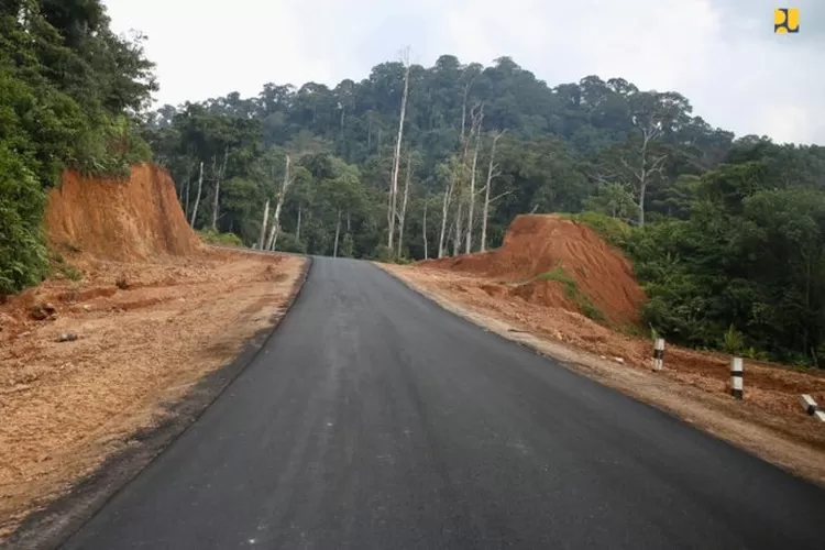 Kementerian PUPR Terus Lanjutkan Pembangunan Jalan Perbatasan Kalimantan Barat hingga Tembus ke Kalimantan Timur 608 Km. (Dok PUPR)