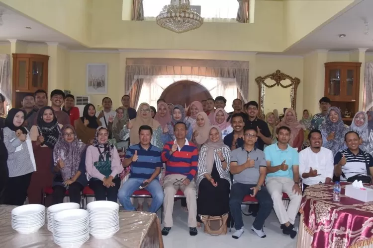 Wali Kota Pariaman foto bersama 42 Pendamping Desa Berdikari (PDB) Kota Pariaman (Kominfo Kota Pariaman)