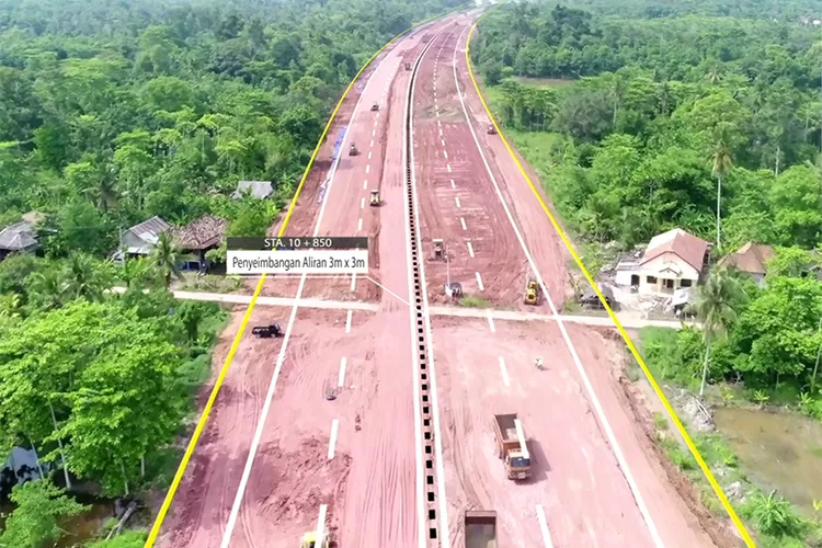 Jalan Tol Kapal Betung di Sumatera Selatan saat proses pembangunan (Dok: Yasa Patria Perkasa)