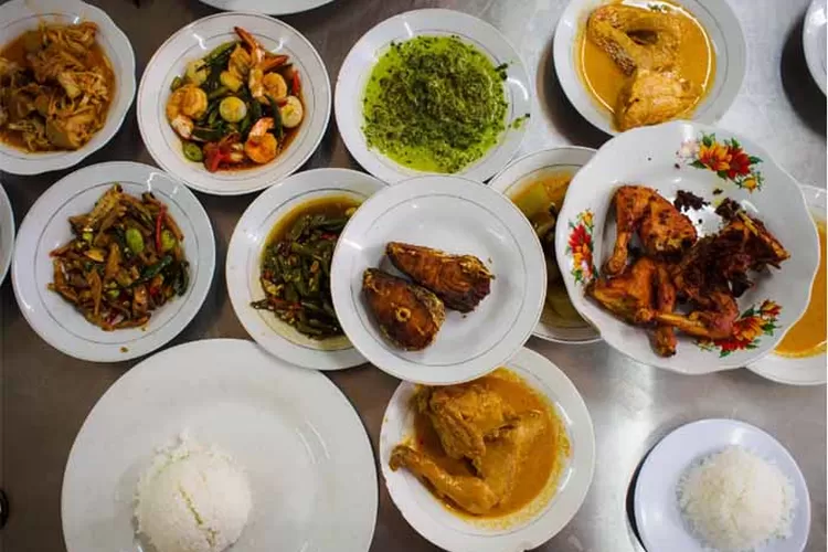 5 Rumah Makan Padang yang Harganya Selangit di Jakarta, Identik dengan Makanan Rakyat Bikin Kantong Bolong!