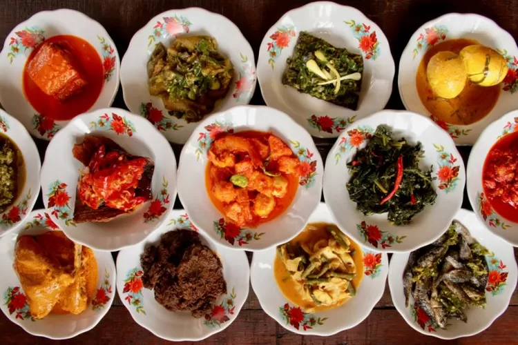 Rumah Makan Padang Paling Terkenal Sampai ke Mancanegara bisa kita jumpai restoran Padang atau resto-resto terbaik se-Indonesia, termasuk rumah makan Padang bikin lidah orang eropa kecanduan menikmati makanan khas Padang.