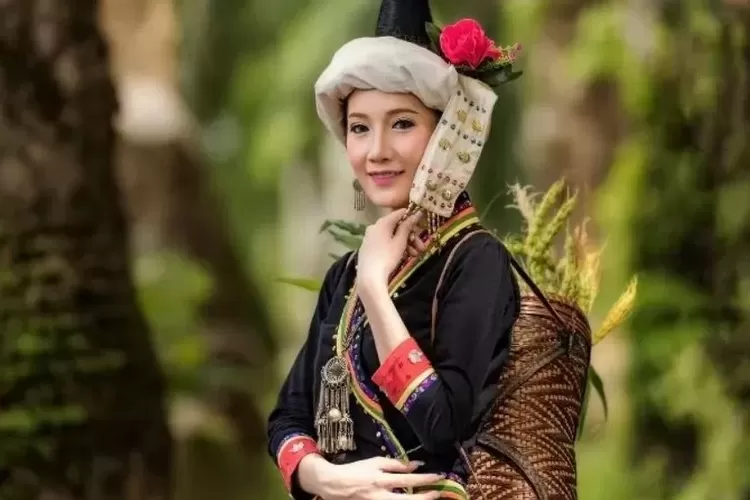 Tradisi Unik di Kampung Sumatera Barat, Jika Mau Cantik Perempuan Wajib Menahan Rasa Sakit/Indonesia Travel