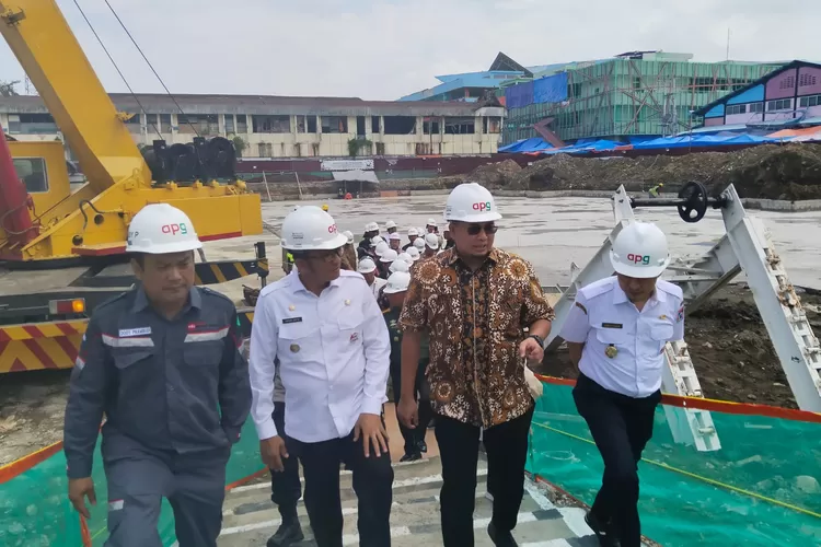 Anggota DPR RI, Andre Rosiade saat menghadiri groundbreaking Pasar Raya Padang yang ditargetkan rampung pada Juli 2024 mendatang (Jefrimon | harianhaluan.com)